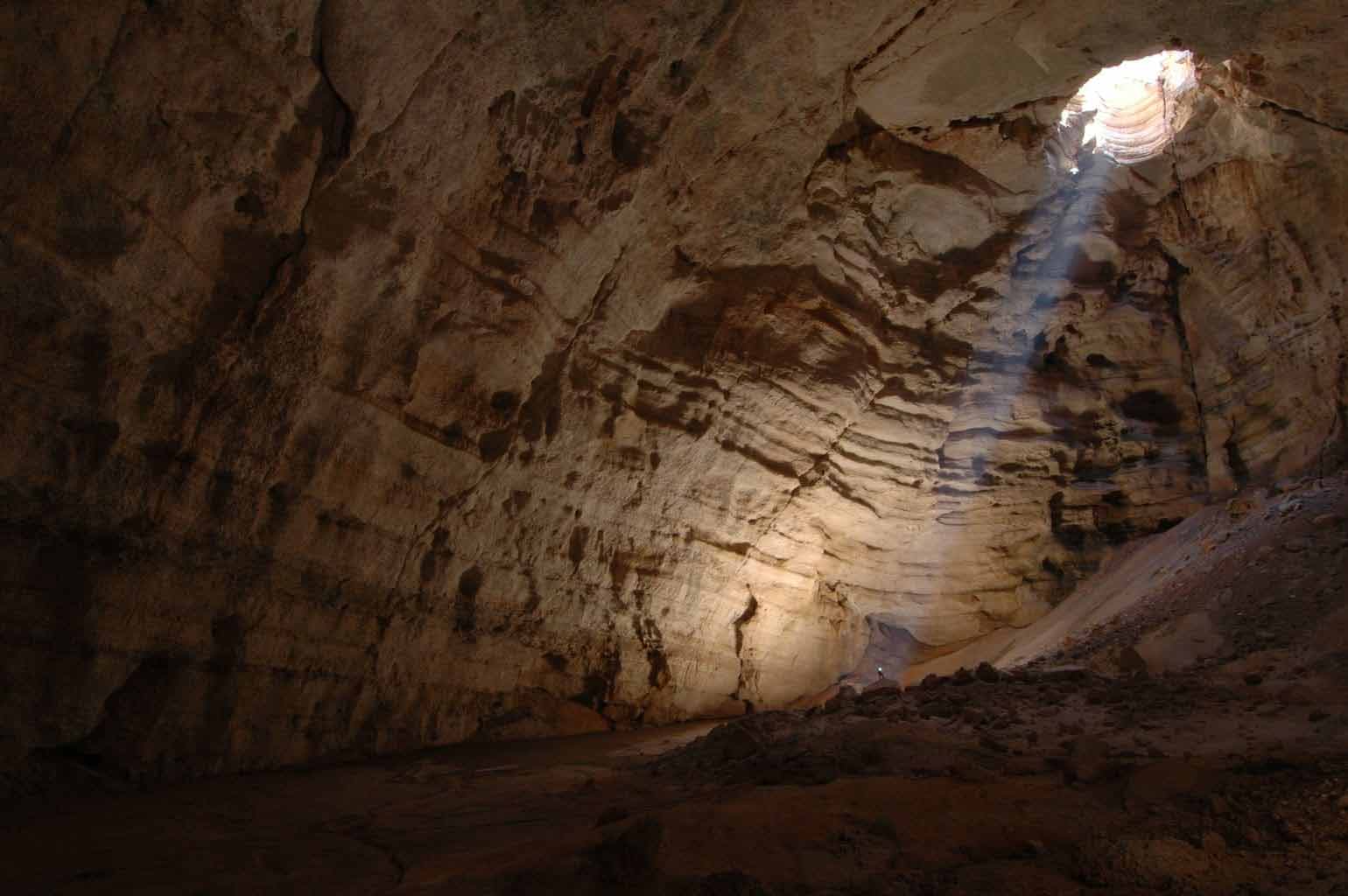 Caving Oman2